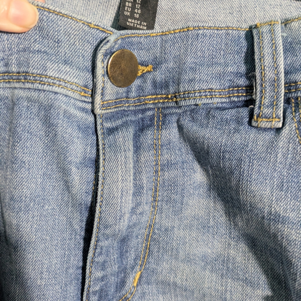 Forever 21 Plus Light Wash Distressed Skinny Jeans - Picture 3 of 7
